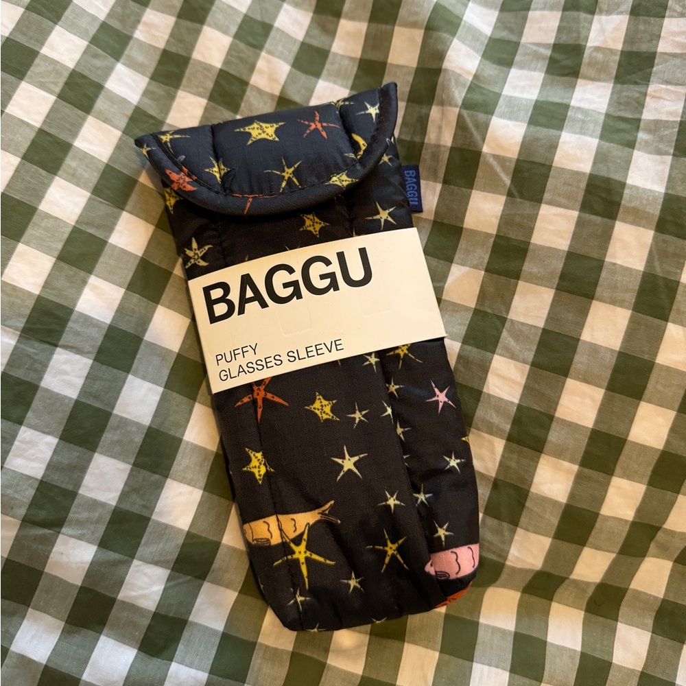 Nwt baggu puffy glasses sleeve in star fish
